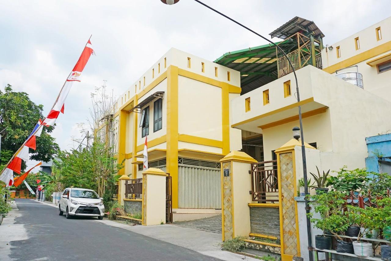 Oyo 91580 Kost Bougenville Syariah Madiun Luaran gambar